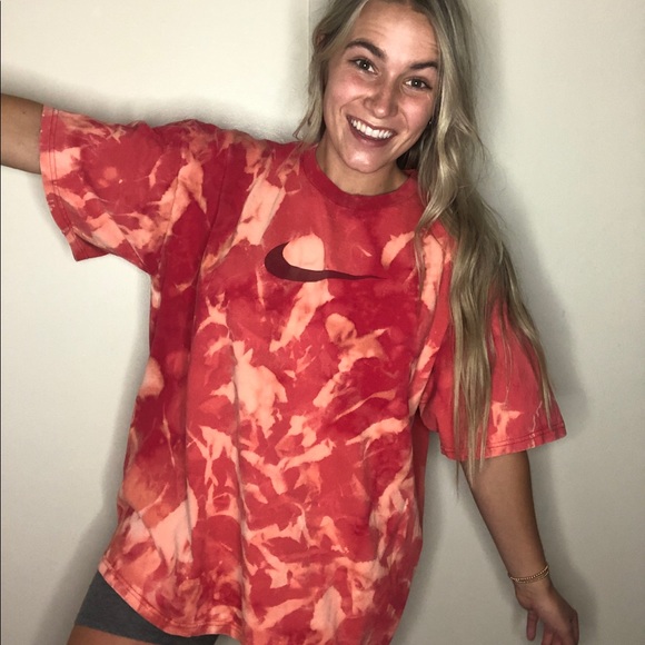 Nike Other - Vintage Y2K 2000’s Red Nike bleachwork graphic tee